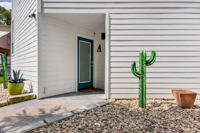 Photo - 1122 Bluebonnet Ln
