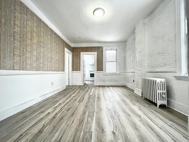 Photo - 370 Main St