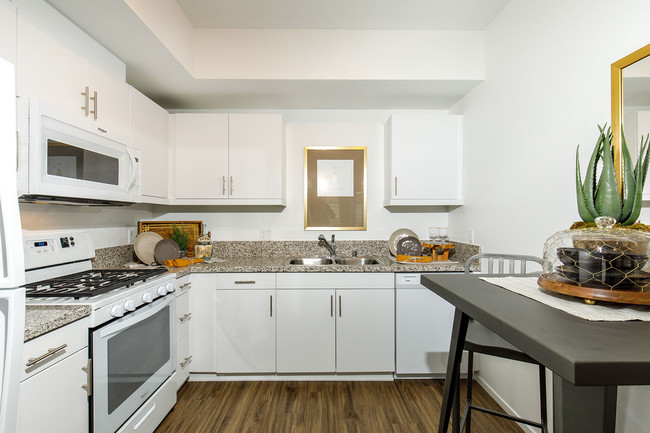 Photo - Stone Creek Apartments