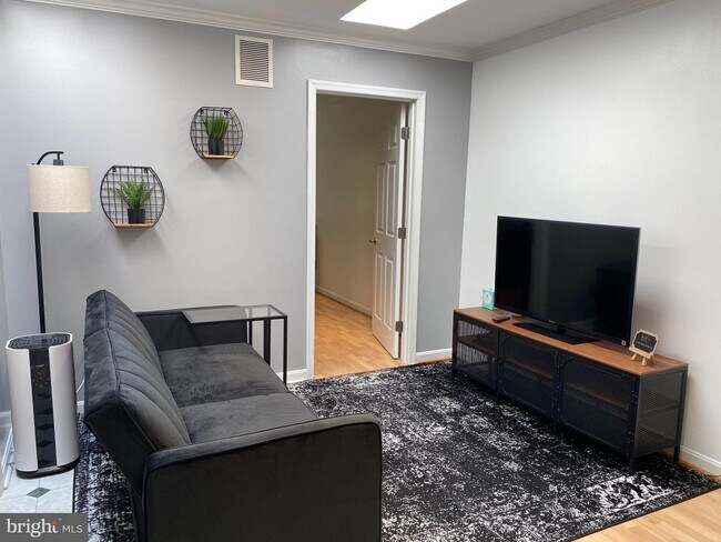 Photo - 617 N Henry St Unit 2 bed 1 bath across the park