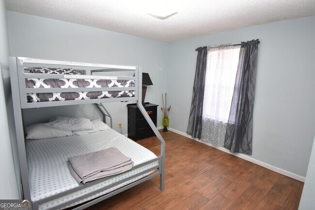 304 Admiral's Walk Dr