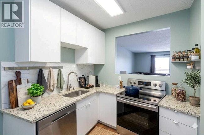 Photo - 231 Heritage Dr SE