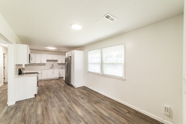 Photo - 2239 Norwood Dr NW