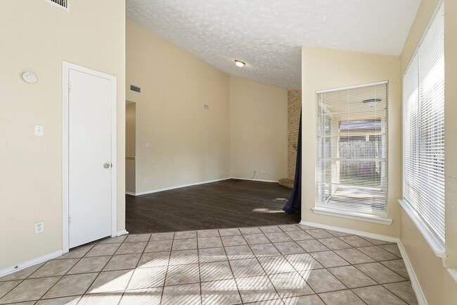 Photo - 16235 Cutten Rd