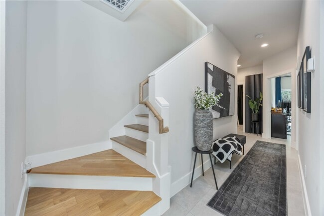 Photo - 5310 Suez St