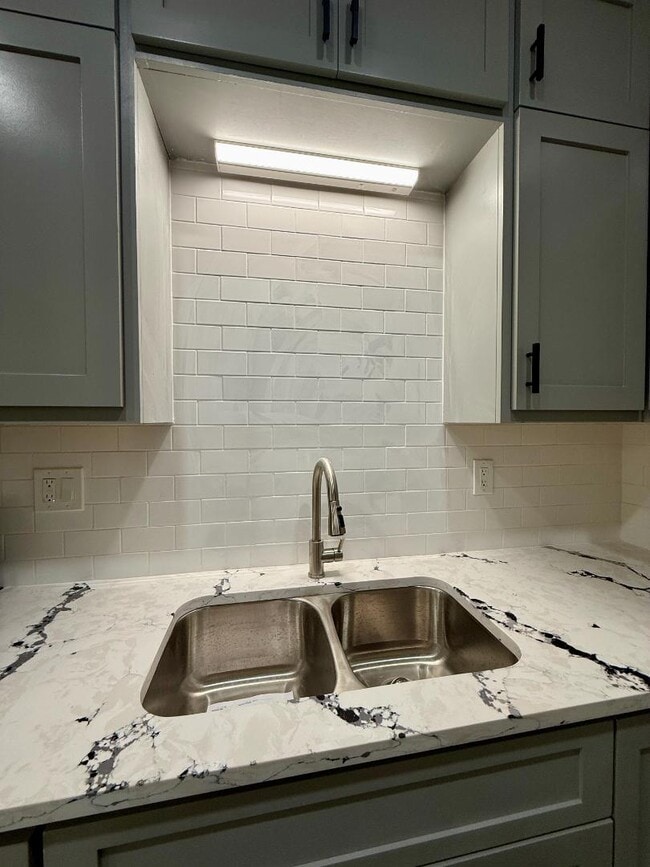 Photo - 121 W Kerr Ave