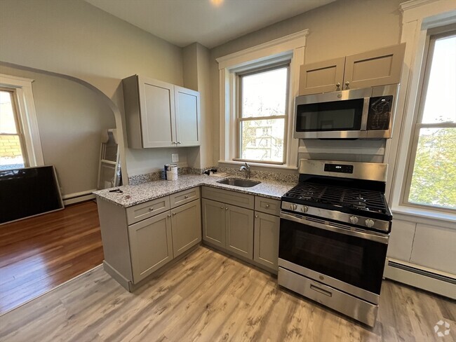 Building Photo - 106 Bristol Rd Unit #1 Rental