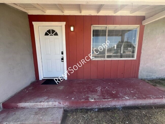 Photo - 1360 Nancy St