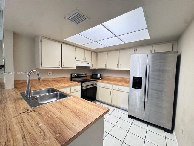 Photo - 10893 NW 7th St Unidad 22-27