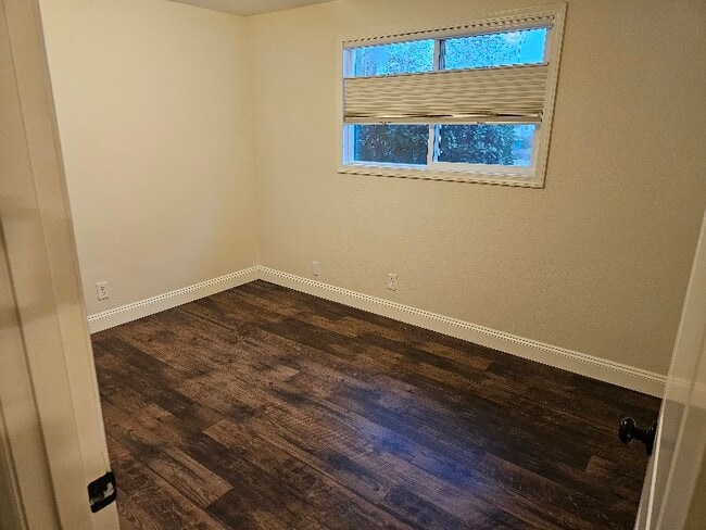 Photo - 905 Denise Ct SE