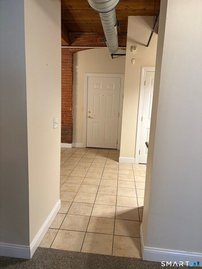 Photo - 145 Canal St E