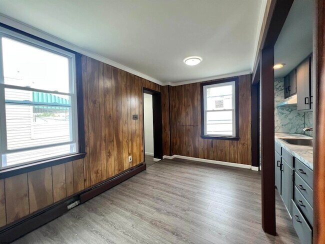 Photo - 801 N Indiana Ave