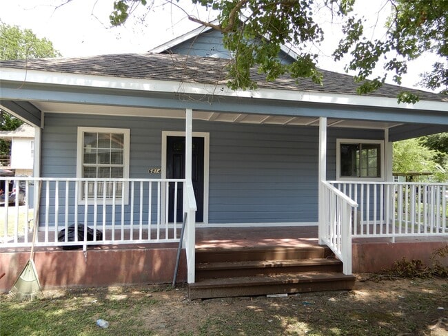 Building Photo - 6814 Donlen St Rental