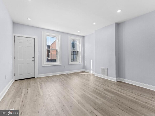 Photo - 1839 E Clementine St