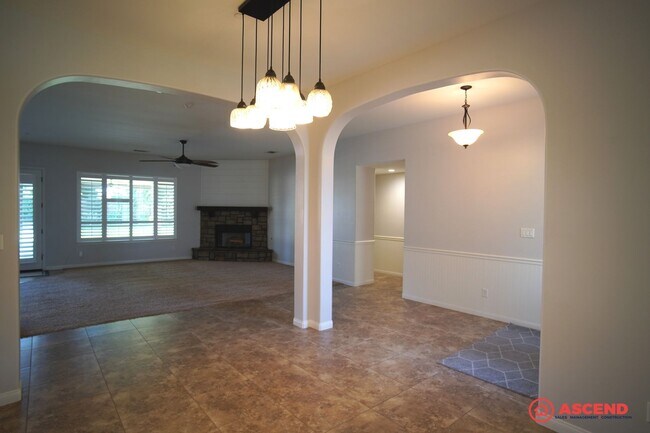 Photo - Stunning Home Near Frontier Highschool!