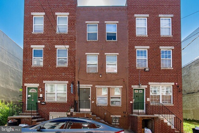 Building Photo - 1837 Willington St Unit A