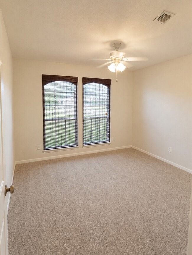 Photo - 15154 Kingsbridge Way