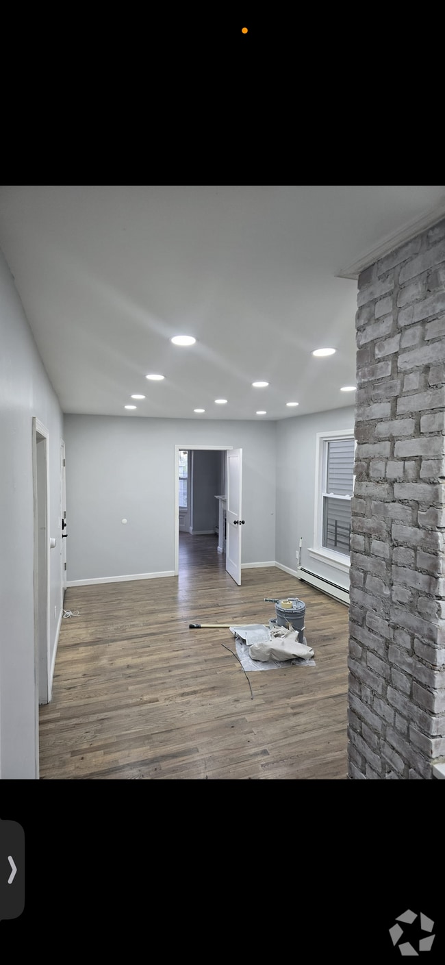 Building Photo - 249 N 7th St Unit Pros Rental