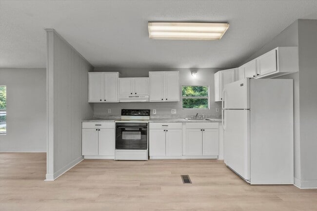 Photo - Completely Updated 3BR/2BA Trailer in Musc...