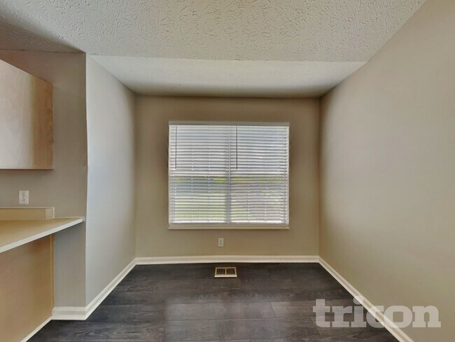 Photo - 716 Sweetwater Cir