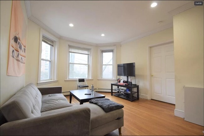 Building Photo - 73 Thatcher St Unit 101