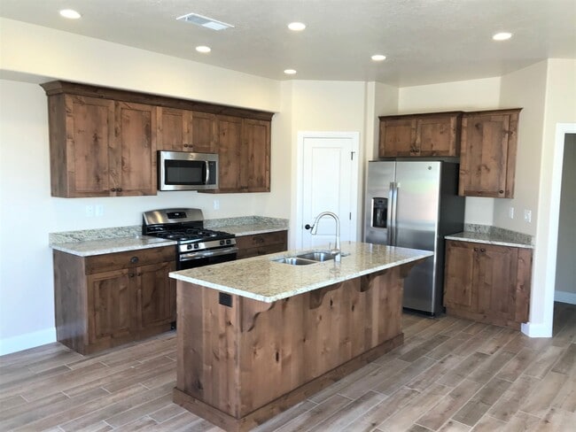 Photo - 408 N 480 W