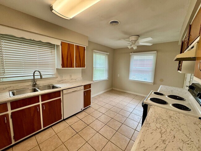 Photo - 1006 N 49th Ave