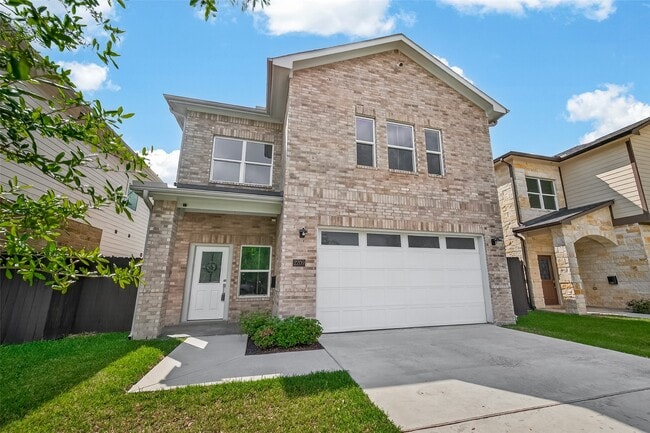 Photo - 2209 Silverbonnet St