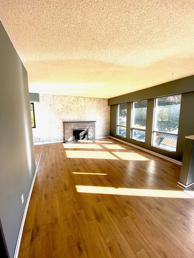 Building Photo - 2610 10th Ave Unit A