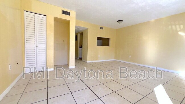 Building Photo - 1370 S Palmetto Ave Unit #105