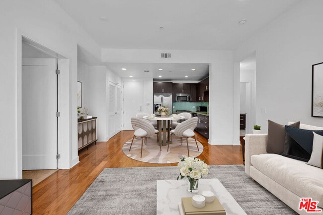 Building Photo - 4211 Redwood Ave Unit 304