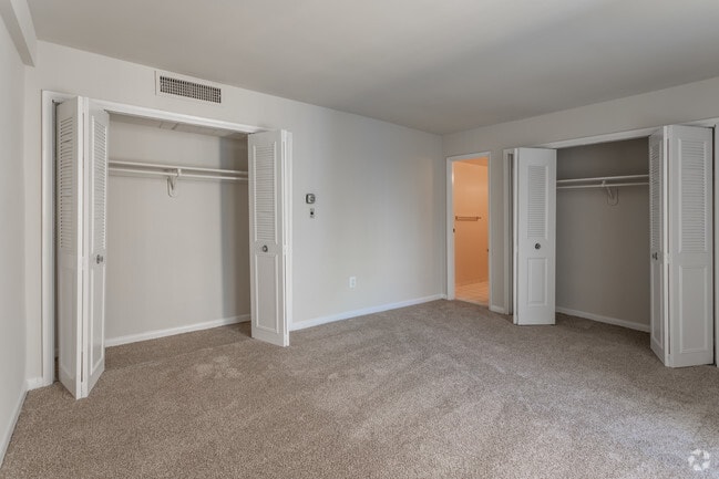 2 BR, 2 BA - 825 SF