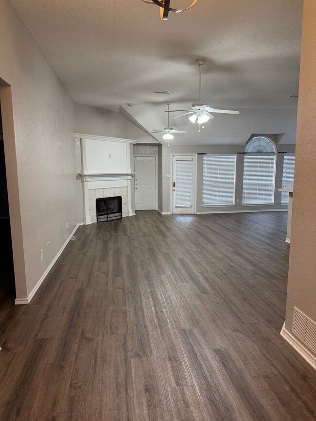 Photo - 7932 Hill Country Ln