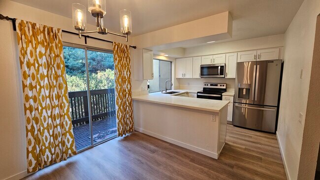 Building Photo - 7964 Mission Center Ct Unit A