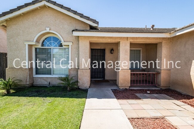 Building Photo - 4 Bedroom/2 Bath Home in the Northwest - $2395 Per Month!