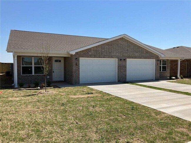 Photo - 6808 NW Trevy St