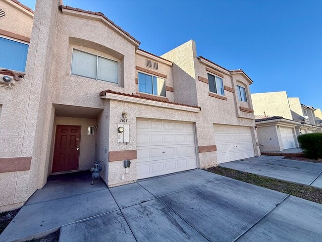 Building Photo - Updated 3-Bedroom Townhome in Gated Community with Pool Access