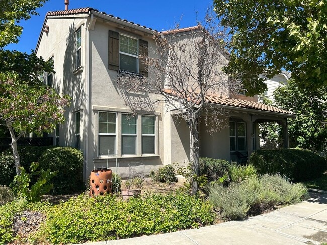 Building Photo - Spacious 4 Bedroom / 2.5 Bath Mountain House