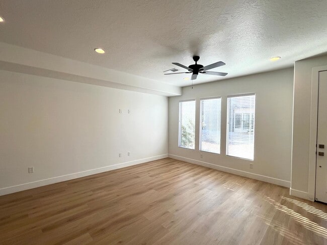 Photo - Townhome in Woodland Estates - Pool Access