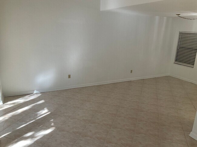 Photo - Great Unit In Green Leaf