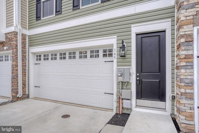 Photo - 345 Andrew Ct