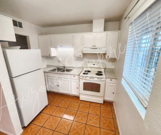 Photo - 337 N 93rd St Unidad 2