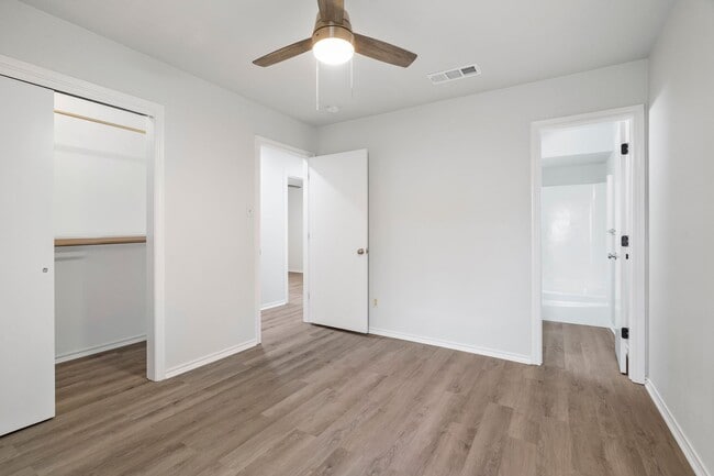 Photo - Skyline Duplexes Unit 726 Skyline