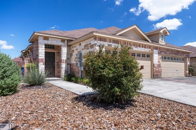 Beautiful 3 Bedroom Duplex Located in New ... - Beautiful 3 Bedroom Duplex Located in New ... Townhome