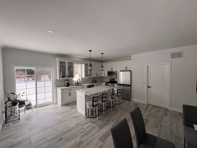 Photo - 724 Holmdel Rd