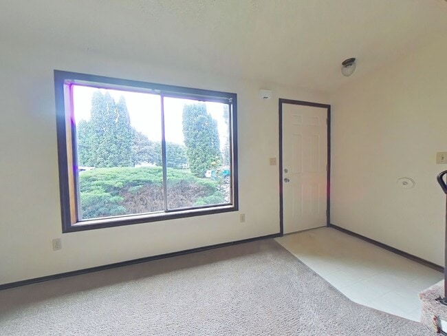 2 Bedroom 4-Plex ~ South Corvallis ~ Small... - 2 Bedroom 4-Plex ~ South Corvallis ~ Small... Apartment Unit 1775 SE Lilly