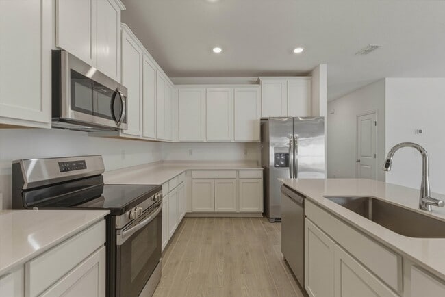 Photo - 1479 Lachlan Cir