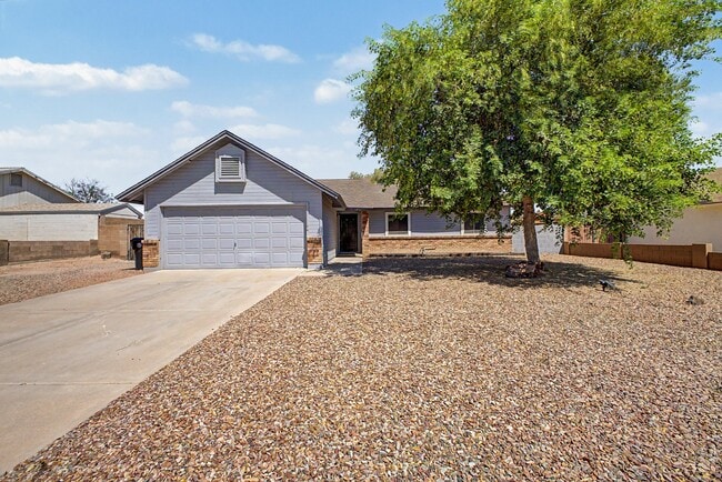 Building Photo - 1231 N 72nd St