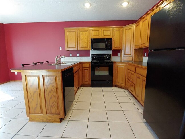 Photo - 2112 Ford St