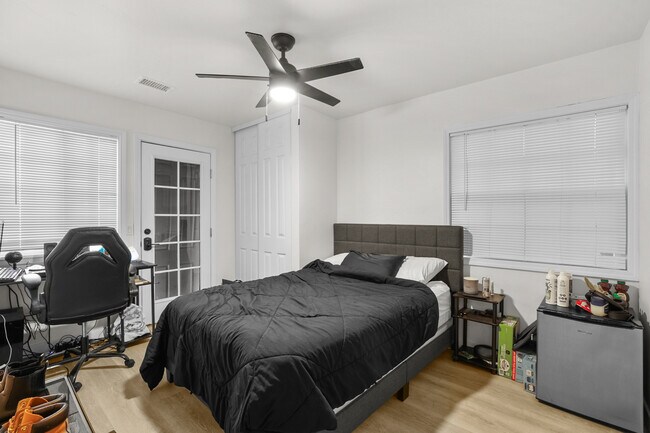 Photo - 6124 Pembroke Dr